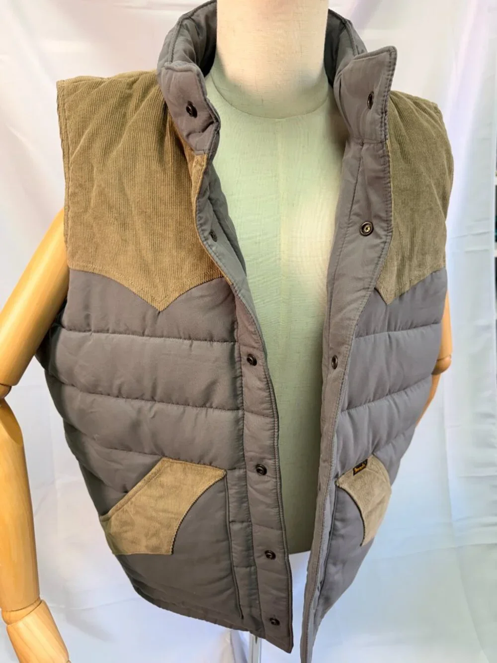Wrangler Men’s L Corduroy Yoke Western Puffer Vest Gray Cowboy NWT